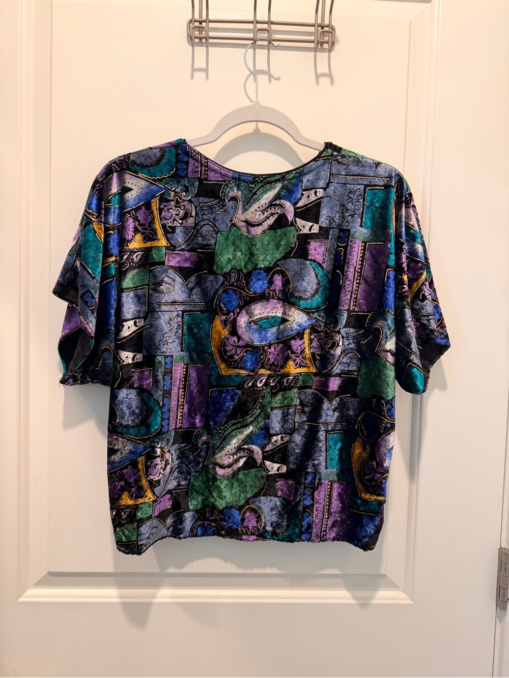 Vintage Western Connection Velvet Abstract Print
Short Sleeve Top Size M - Picture 5 of 6